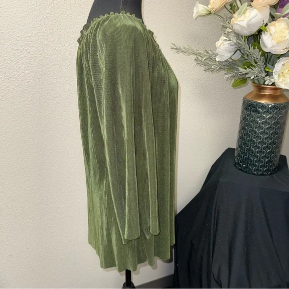 NWT Valerie Stevens Olive Pleated Velvet Knit Top L Boho Chic - Picture 4 of 8